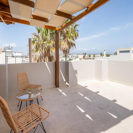 Aeolos Loft - 3 Min Walk To & Town Apartment