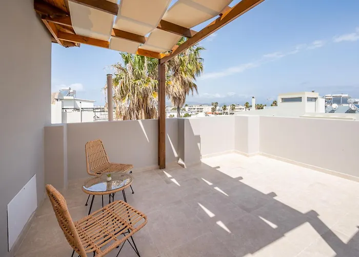 Aeolos Loft - 3 Min Walk To & Town Apartment