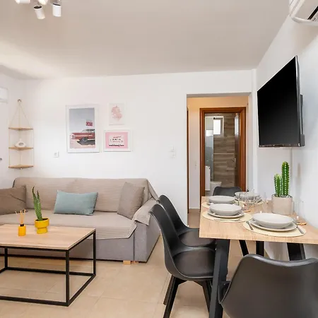 Aeolos Loft - Town, 3 Min To * 코스 타운