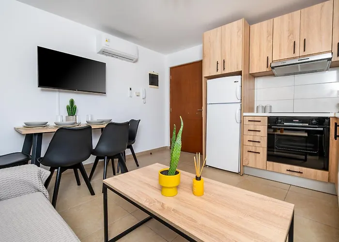 Apartman Aeolos Loft - Town, 3 Min To